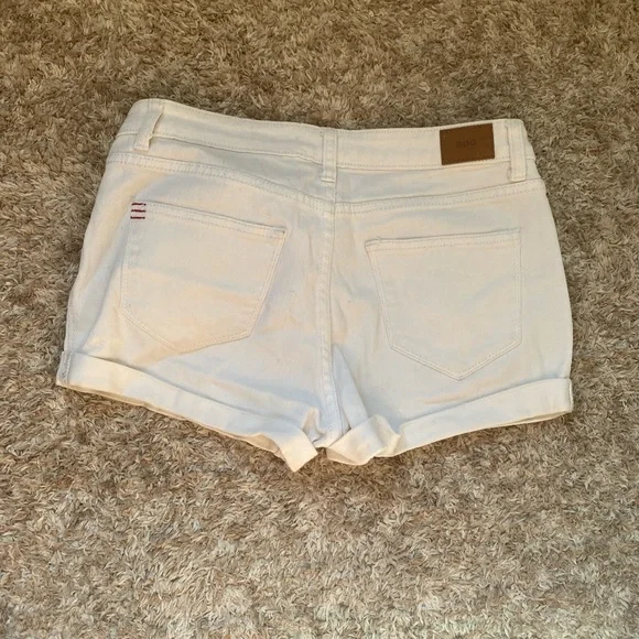 BDG mid rise white shorts - Picture 2 of 3